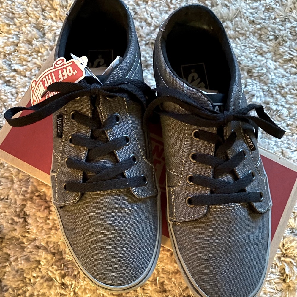 New VANS-unisex👟in box with tags.